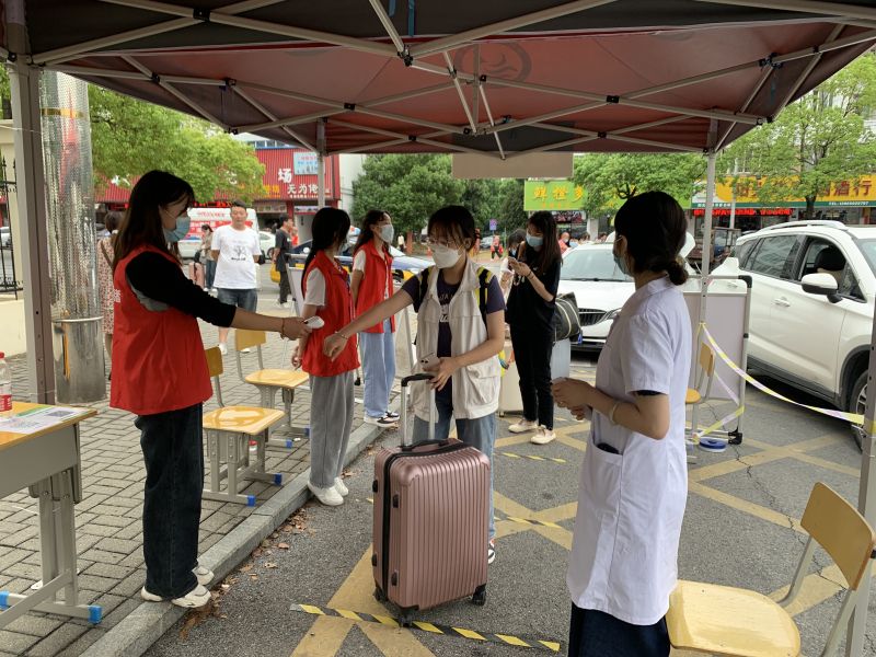 1661831135589733.jpg 进校园.jpg